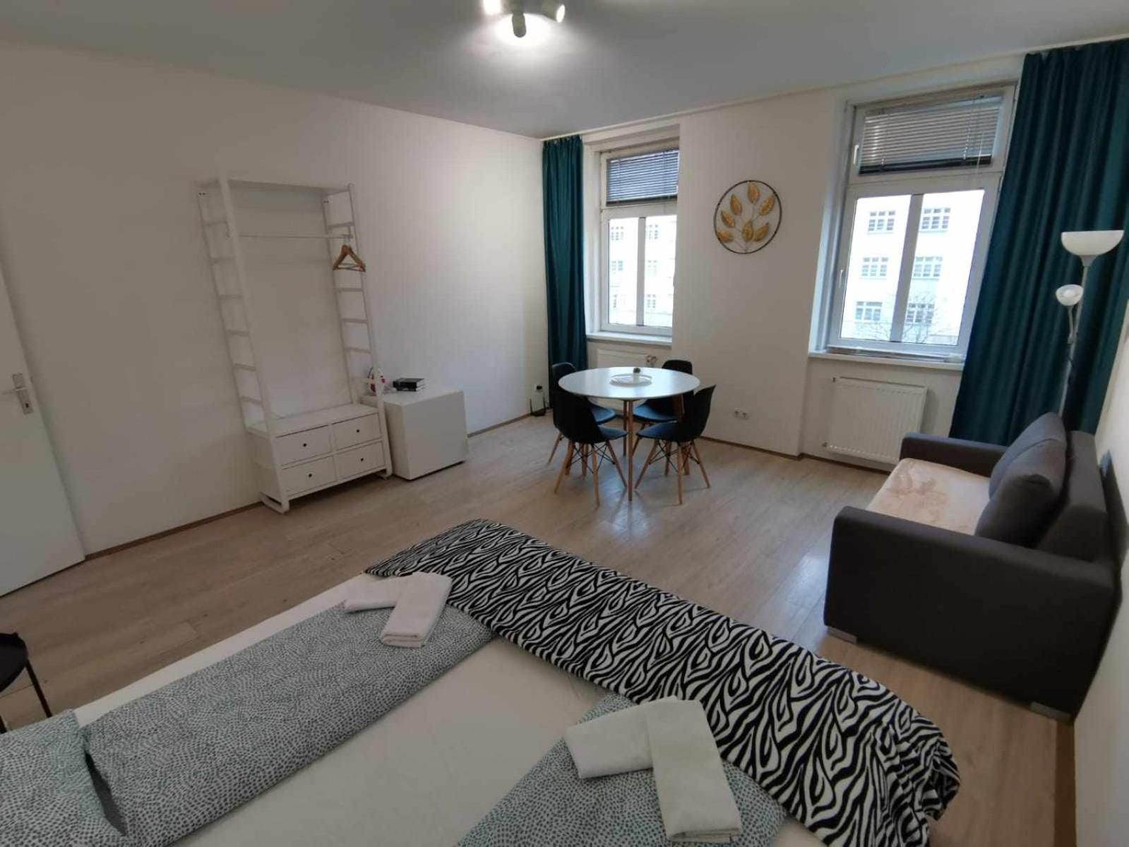 Central Apartment Metro 1 Min. 维也纳 外观 照片